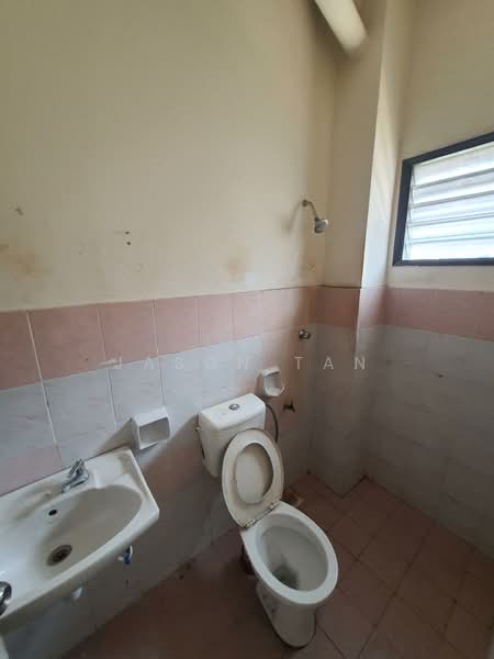 2-storey Terraced House for Sale in Taman Puncak Jalil (Seri Kembangan) - Jason Tan - Bathroom - PropertyGuru.com.my