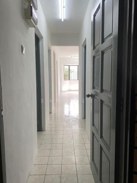 Pangsapuri untuk Dijual di Permai Apartment - Sam Yee - Corridor - PropertyGuru.com.my