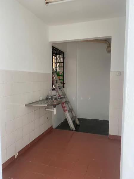 Pangsapuri untuk Dijual di Permai Apartment - Sam Yee - Kitchen - PropertyGuru.com.my