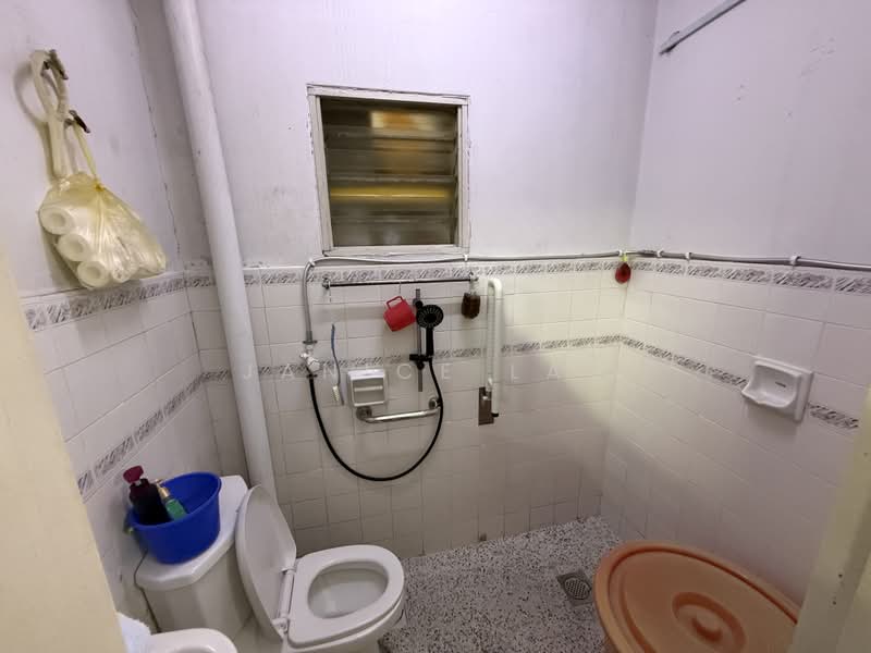 Rumah Teres 1 Tingkat untuk Dijual di Bandar Kinrara Seksyen 2 (Bandar Kinrara) - Janice Lau - Bathroom - PropertyGuru.com.my