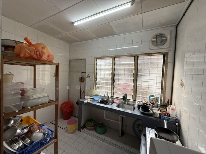 Rumah Teres 1 Tingkat untuk Dijual di Bandar Kinrara Seksyen 2 (Bandar Kinrara) - Janice Lau - Kitchen - PropertyGuru.com.my