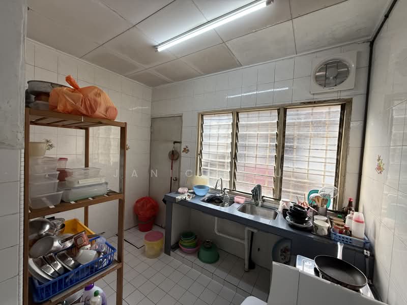 Rumah Teres 1 Tingkat untuk Dijual di Bandar Kinrara Seksyen 2 (Bandar Kinrara) - Janice Lau - Kitchen - PropertyGuru.com.my