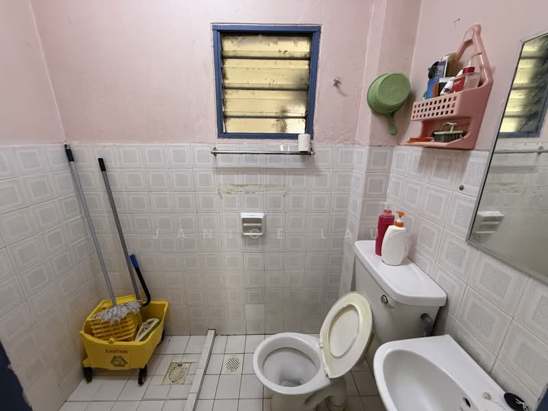 Rumah Teres 1 Tingkat untuk Dijual di Bandar Kinrara Seksyen 2 (Bandar Kinrara) - Janice Lau - Bathroom - PropertyGuru.com.my