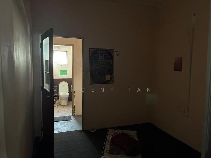 Detached Factory for Rent in Nilai (Negeri Sembilan) - Vincent Tan - Bathroom - PropertyGuru.com.my