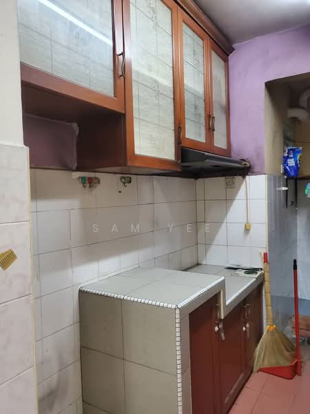 Pangsapuri untuk Dijual di Permai Apartment - Sam Yee - Kitchen - PropertyGuru.com.my