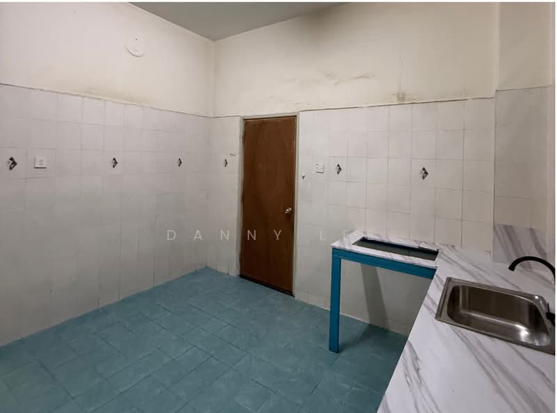 Pangsapuri untuk Dijual di Taman Lagenda Mas - Danny Lee - Kitchen - PropertyGuru.com.my