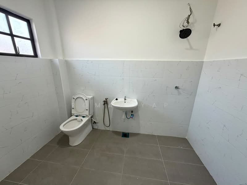 Terraced House for Sale in Bandar Country Homes (Rawang) - Roman Yap - Bathroom - PropertyGuru.com.my