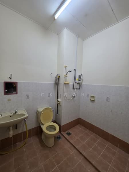 Rumah Berkembar untuk Dijual di Bandar Laguna Merbok (Sungai Petani) - CK Goh - Bathroom - PropertyGuru.com.my