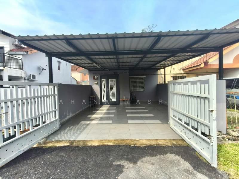 1.5-storey Terraced House for Sale in Taman Serendah Makmur (Serendah) - Fahana Rashid - Exterior - PropertyGuru.com.my
