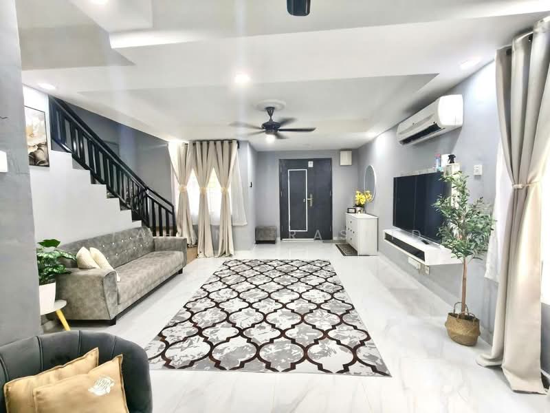 1.5-storey Terraced House for Sale in Taman Serendah Makmur (Serendah) - Fahana Rashid - Living Room - PropertyGuru.com.my