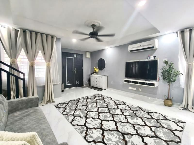 1.5-storey Terraced House for Sale in Taman Serendah Makmur (Serendah) - Fahana Rashid - Living Room - PropertyGuru.com.my