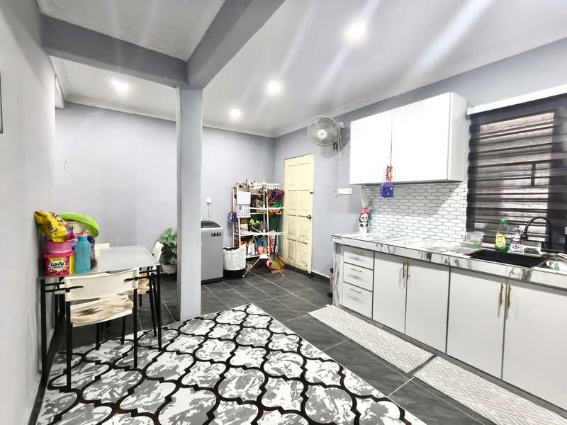 1.5-storey Terraced House for Sale in Taman Serendah Makmur (Serendah) - Fahana Rashid - Kitchen - PropertyGuru.com.my
