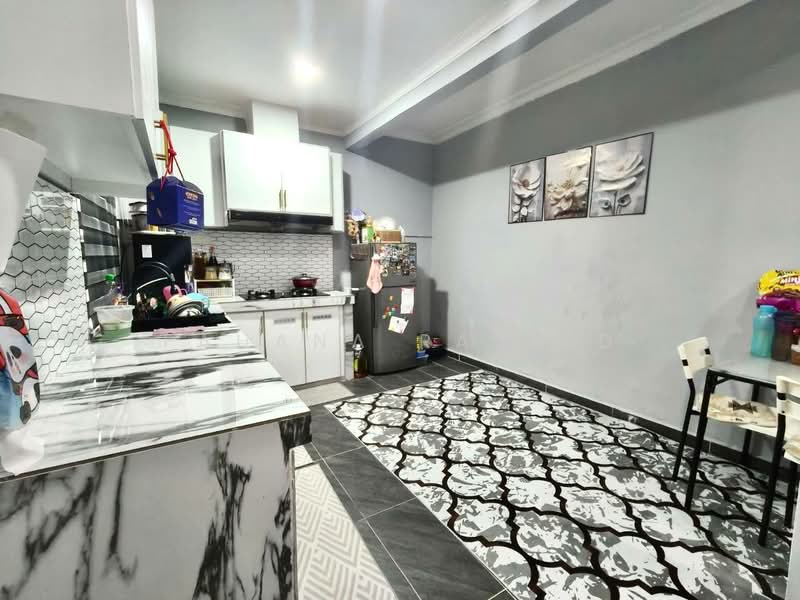 1.5-storey Terraced House for Sale in Taman Serendah Makmur (Serendah) - Fahana Rashid - Kitchen - PropertyGuru.com.my