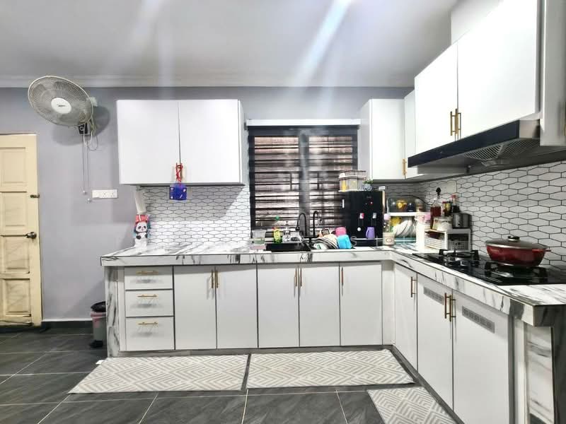 1.5-storey Terraced House for Sale in Taman Serendah Makmur (Serendah) - Fahana Rashid - Kitchen - PropertyGuru.com.my