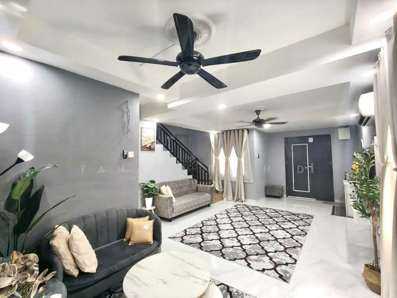 1.5-storey Terraced House for Sale in Taman Serendah Makmur (Serendah) - Fahana Rashid - Living Room - PropertyGuru.com.my