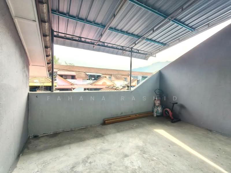 1.5-storey Terraced House for Sale in Taman Serendah Makmur (Serendah) - Fahana Rashid - Exterior - PropertyGuru.com.my