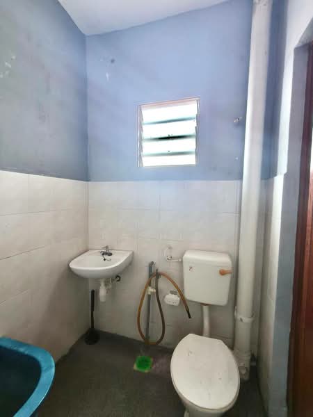 1.5-storey Terraced House for Sale in Taman Serendah Makmur (Serendah) - Fahana Rashid - Bathroom - PropertyGuru.com.my