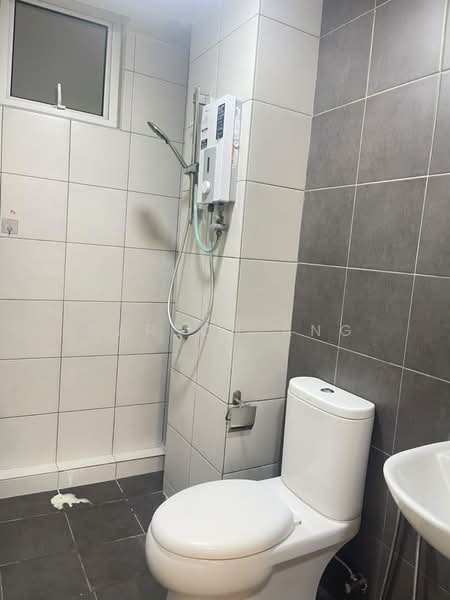Kondominium untuk Disewa di Fairview Residence - Carson Ang - Bathroom - PropertyGuru.com.my