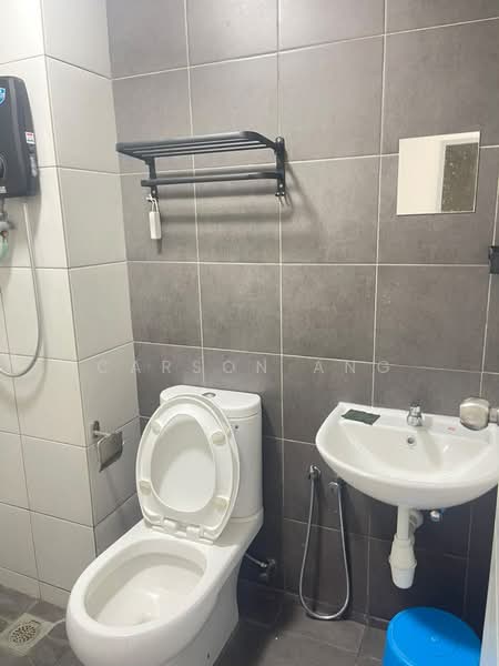 Kondominium untuk Disewa di Fairview Residence - Carson Ang - Bathroom - PropertyGuru.com.my