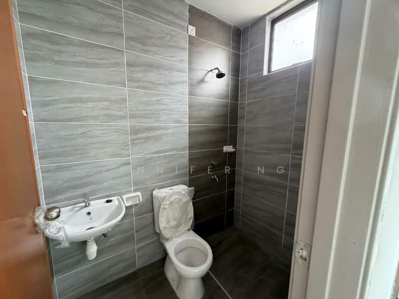 2-storey Terraced House for Sale in Taman Bestari Indah (Ulu Tiram) - Jennifer Ng - Bathroom - PropertyGuru.com.my