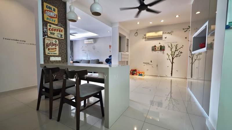 Kondominium untuk Dijual di Regency Heights Condo - Yeap Yu Quan - Living Room - PropertyGuru.com.my