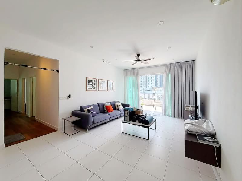 Kondominium untuk Dijual di Elit Heights @ Bayan City - Vincent Ooi - Living Room - PropertyGuru.com.my