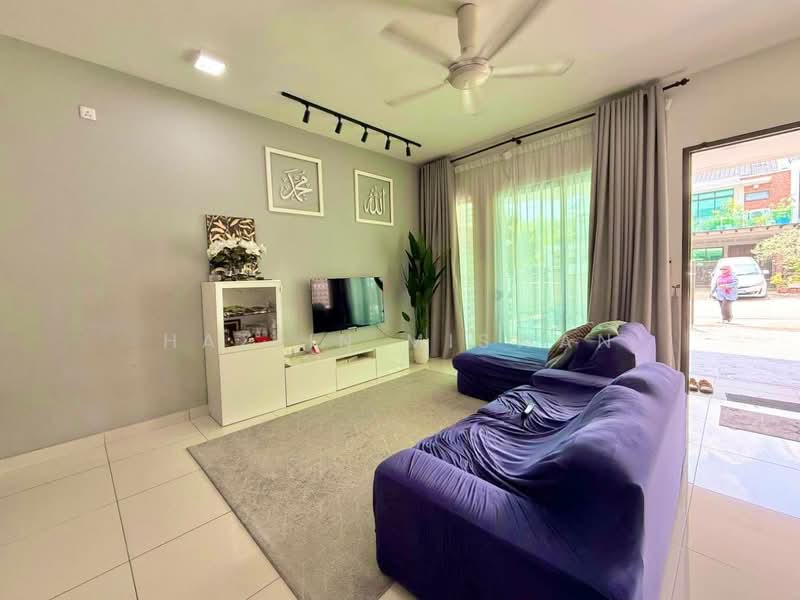 Terraced House for Sale in Shah Alam (Selangor) - Hazlin Miswan - Living Room - PropertyGuru.com.my