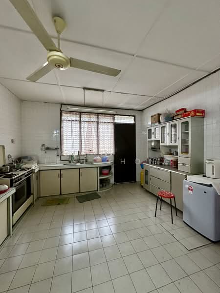 2-storey Terraced House for Sale in Taman Pertama (Ipoh) - Levi Chong - Kitchen - PropertyGuru.com.my