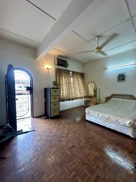 2-storey Terraced House for Sale in Taman Pertama (Ipoh) - Levi Chong - Bedroom - PropertyGuru.com.my