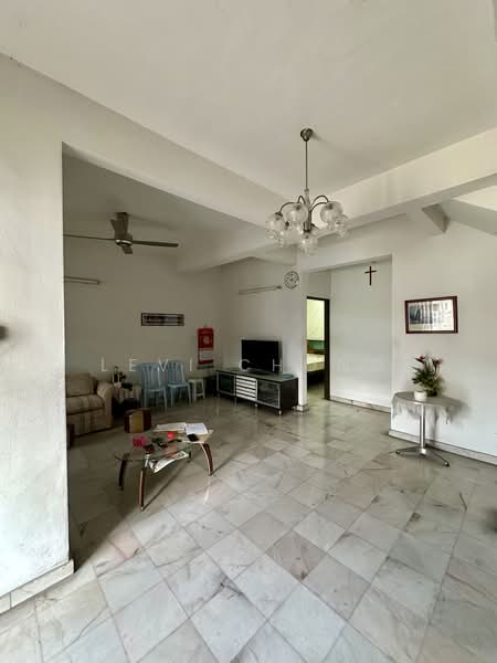 2-storey Terraced House for Sale in Taman Pertama (Ipoh) - Levi Chong - Living Room - PropertyGuru.com.my