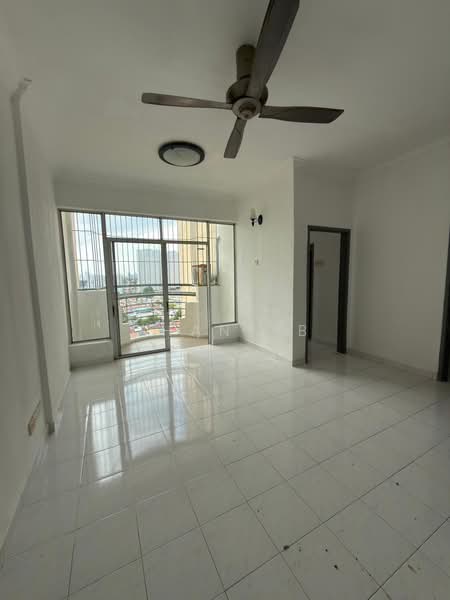 Pangsapuri untuk Dijual di Desa Bistari - Chan YB - Living Room - PropertyGuru.com.my