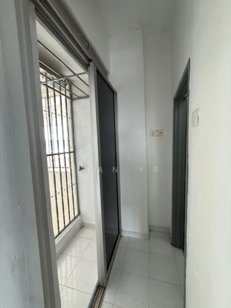 Pangsapuri untuk Dijual di Desa Bistari - Chan YB - Corridor - PropertyGuru.com.my