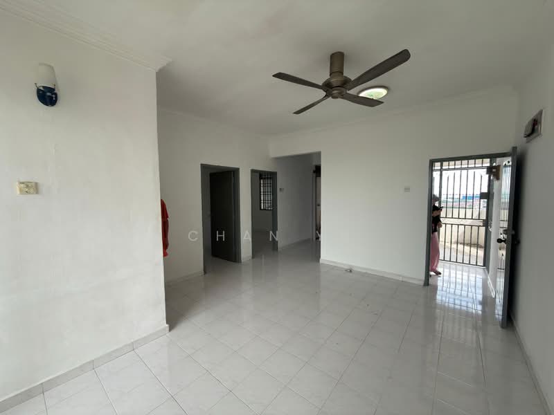 Pangsapuri untuk Dijual di Desa Bistari - Chan YB - Living Room - PropertyGuru.com.my