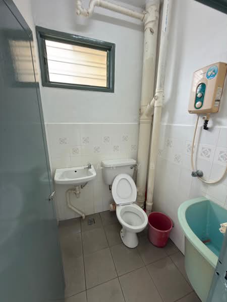 Pangsapuri untuk Dijual di Desa Bistari - Chan YB - Bathroom - PropertyGuru.com.my