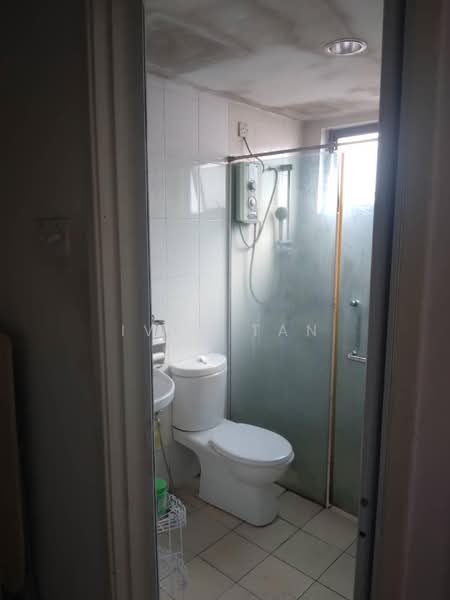 Service Residence for Sale at D'Alamanda - Ivan Tan - Bathroom - PropertyGuru.com.my