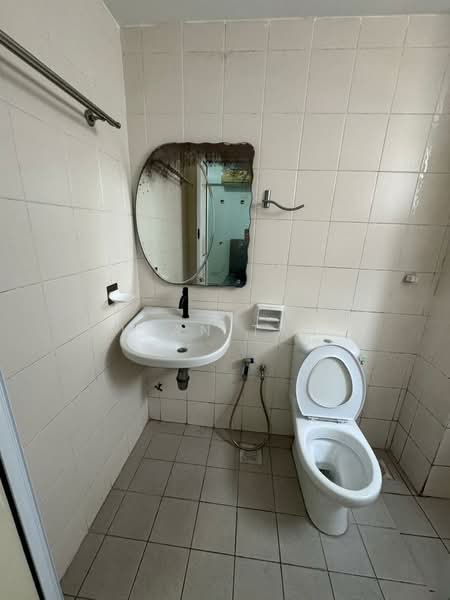 Service Residence for Sale at D'Alamanda - Ivan Tan - Bathroom - PropertyGuru.com.my