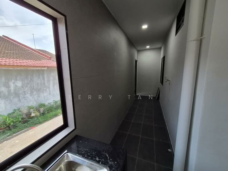 1-storey Terraced House for Sale in Bandar Putra (Kulai) - Terry Tan - Corridor - PropertyGuru.com.my