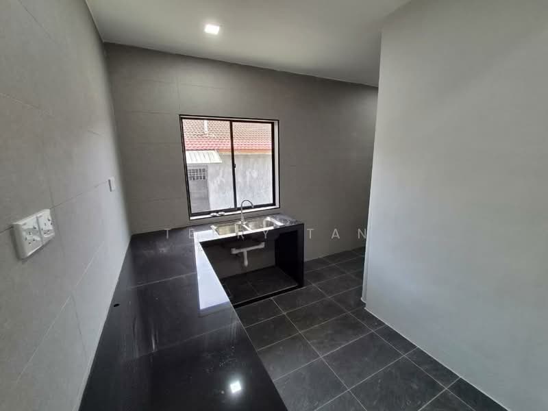 1-storey Terraced House for Sale in Bandar Putra (Kulai) - Terry Tan - Kitchen - PropertyGuru.com.my