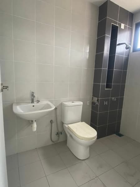Rumah Berkembar untuk Dijual di Bandar Sungai Long (Selangor) - Jeff Cheah - Bathroom - PropertyGuru.com.my