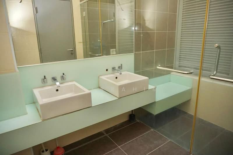 3-storey Terraced House for Sale in Cyberjaya (Selangor) - Azizirrahim . - Bathroom - PropertyGuru.com.my