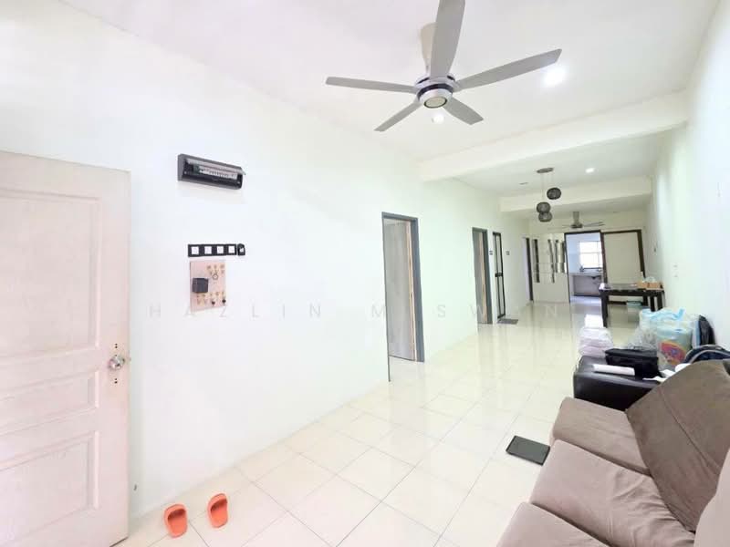 1-storey Terraced House for Sale in Bandar Saujana Putra (Tanjong Duabelas) - Hazlin Miswan - Living Room - PropertyGuru.com.my