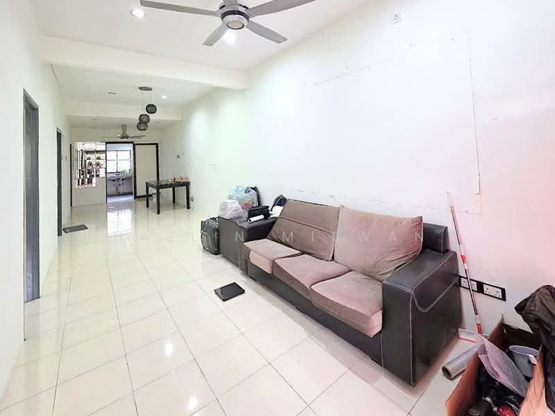 1-storey Terraced House for Sale in Bandar Saujana Putra (Tanjong Duabelas) - Hazlin Miswan - Living Room - PropertyGuru.com.my