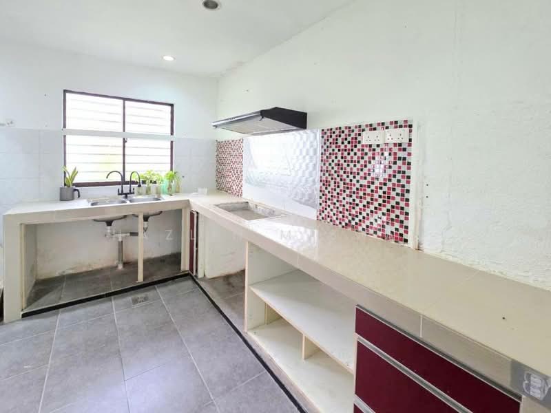 1-storey Terraced House for Sale in Bandar Saujana Putra (Tanjong Duabelas) - Hazlin Miswan - Kitchen - PropertyGuru.com.my