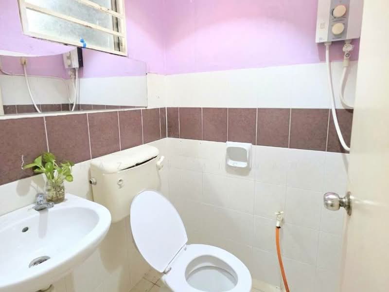 1-storey Terraced House for Sale in Bandar Saujana Putra (Tanjong Duabelas) - Hazlin Miswan - Bathroom - PropertyGuru.com.my
