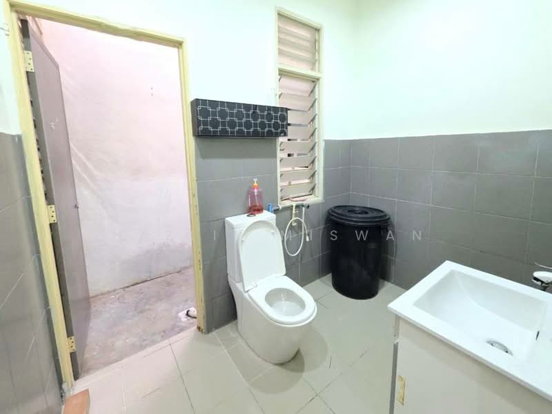 1-storey Terraced House for Sale in Bandar Saujana Putra (Tanjong Duabelas) - Hazlin Miswan - Bathroom - PropertyGuru.com.my
