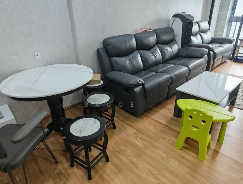 Pangsapuri untuk Dijual di Teratai Mewah Apartment Block 15,17,19,21 - Bruce . - Living Room - PropertyGuru.com.my