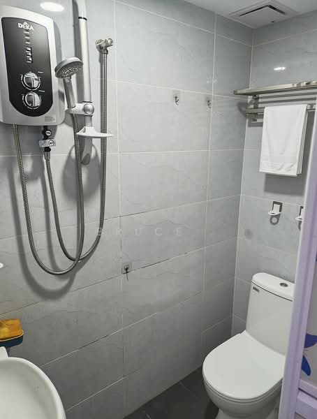 Pangsapuri untuk Dijual di Teratai Mewah Apartment Block 15,17,19,21 - Bruce . - Bathroom - PropertyGuru.com.my