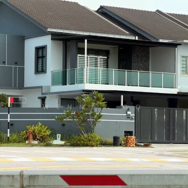 Rumah Teres 2 Tingkat untuk Dijual di Taman Mutiara Rini (Skudai) - Wennes Go - Exterior - PropertyGuru.com.my