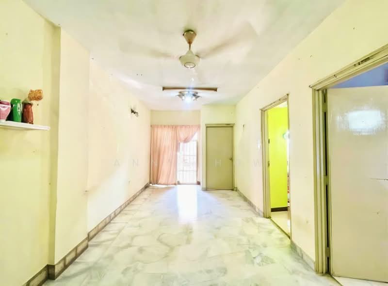 Pangsapuri untuk Dijual di Teratai Mewah Apartment Block 15,17,19,21 - Annie How - Corridor - PropertyGuru.com.my