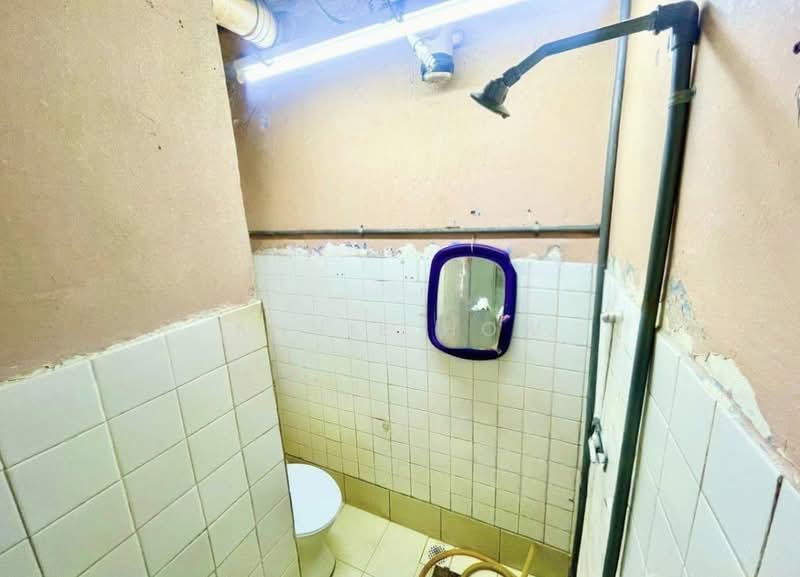 Pangsapuri untuk Dijual di Teratai Mewah Apartment Block 15,17,19,21 - Annie How - Bathroom - PropertyGuru.com.my